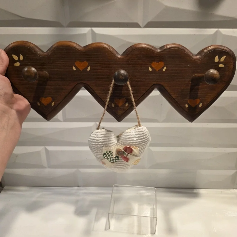 Vintage Wooden Hearts  Wall Coat Rack 3 Peg Hat Rack Rustic Decor Painted Hearts